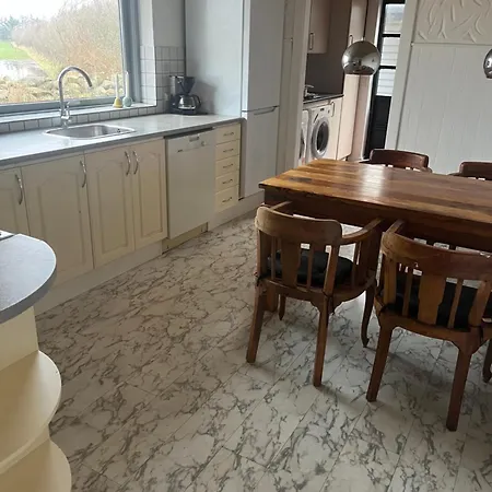 Hus Naer Stranden Villa